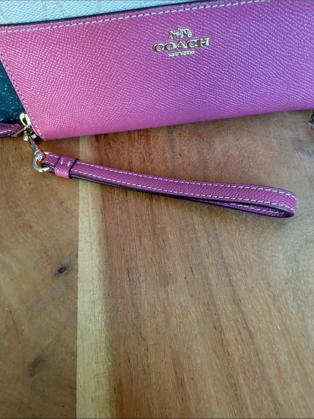 Coach Barbiecore Bubblegum Pink Signature Zip Around Wallet Wristlet (NWOT) - Picture 6 of 16